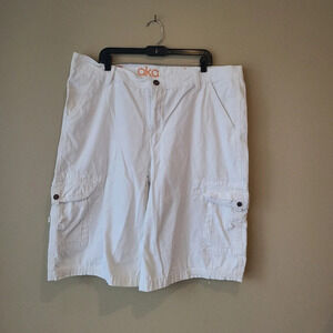 Akademiks white cargo shorts size 42 men's (N3)